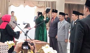 Pimpinan-DPRD-Kabupaten-Pangandaran-diambil-sumpah-dan-janji