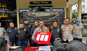 1735696589995-dacdc50a815cacb4